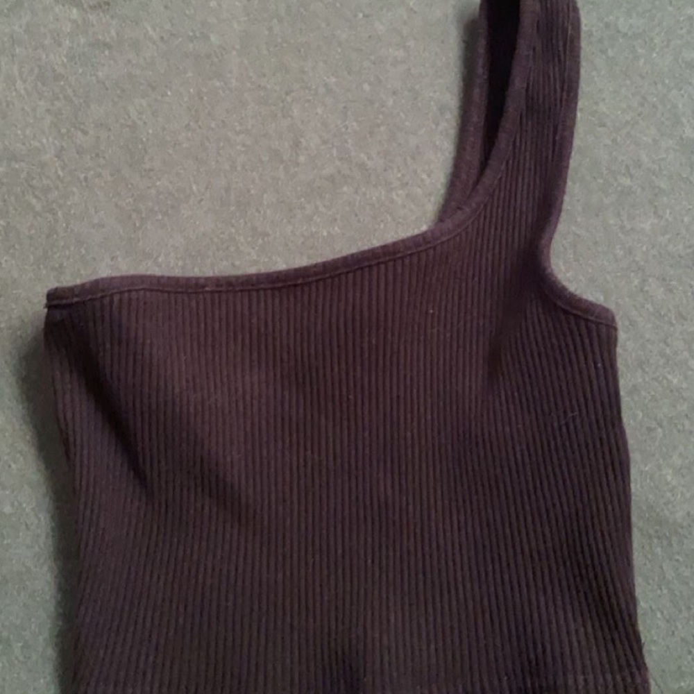 one arm black top
